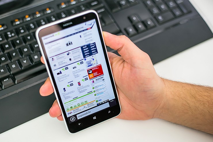 Nokia Lumia 1320 (22).jpg